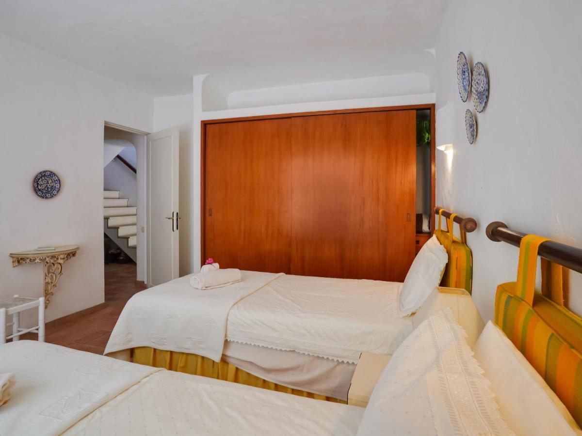 Roofed Villa In Albufeira With Private Swimming Pool Olhos de Agua  Bagian luar foto