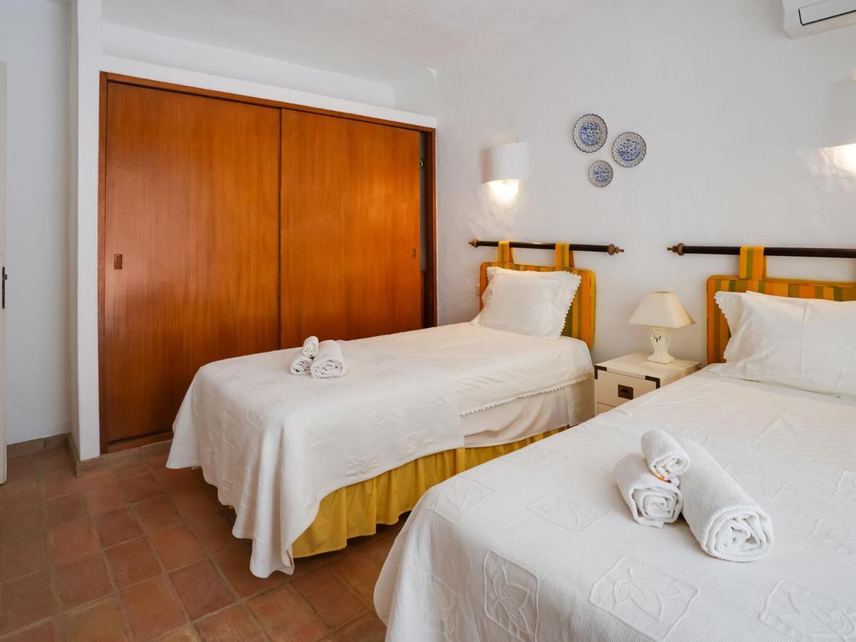 Roofed Villa In Albufeira With Private Swimming Pool Olhos de Agua  Ruang foto