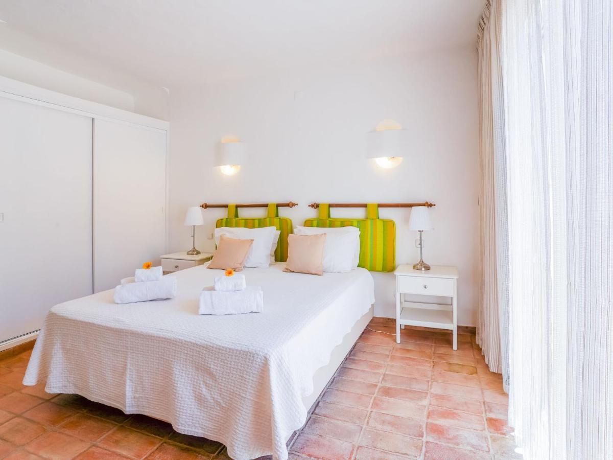 Roofed Villa In Albufeira With Private Swimming Pool Olhos de Agua  Ruang foto
